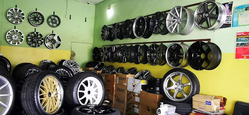 R Family Tyre & wheels