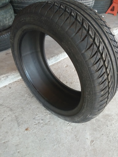 Kedai Tayar Kampung Sungai