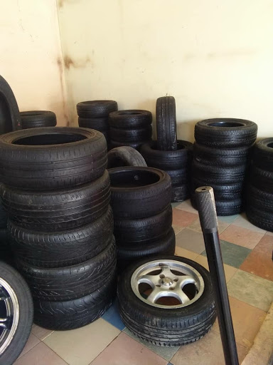 Kedai Tayar Abe Wa Meranti