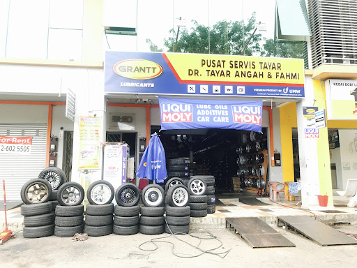 PUSAT SERVIS TAYAR & KENDERAAN MOHAMAD FAHMI