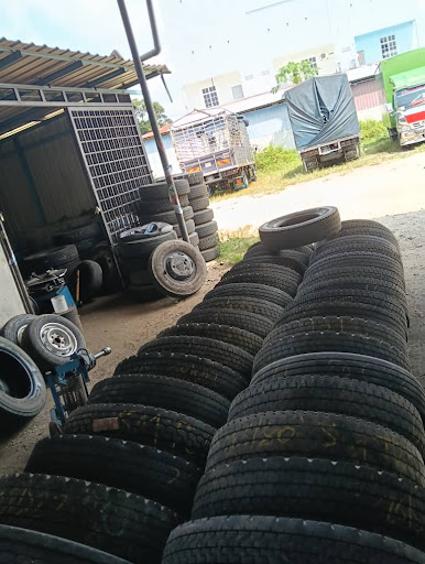 QUYIE TAYAR & SERVICES (LORI)