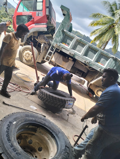 Bentong Tyre Service / Kedai Tayar Bentong (DRive Thru Tyreman)