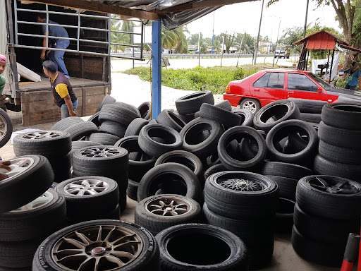 Pekan Autoparts & Accessories (Kedai Tayar dan Sportrim)