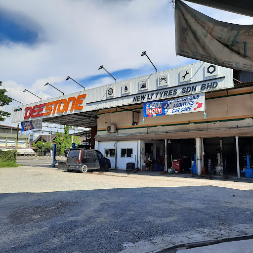 New L T Tyres (CKS Traffic Light)