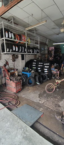 Juan Loong tyre service centre