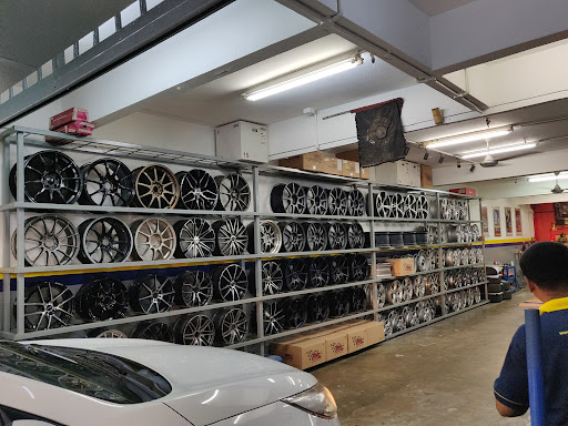 Hupshun Tyres Auto Car Care Sdn Bhd