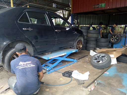 Pusat Tayar BGG Maju Trading