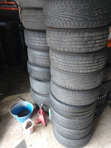 Kedai tyre (bjs) berkat' jasa semua