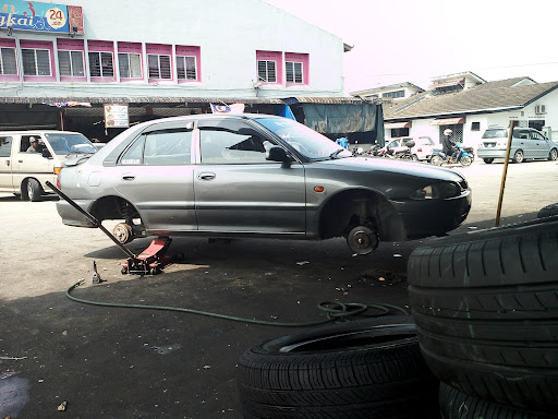Hup Seng tyres & service centre