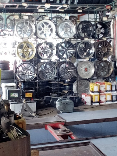 Mobil Pusat Perkhidmatan Tayar & Bateri Liang Shen