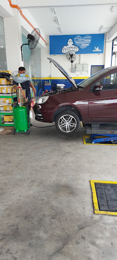 KS ONE RACING CENTRE